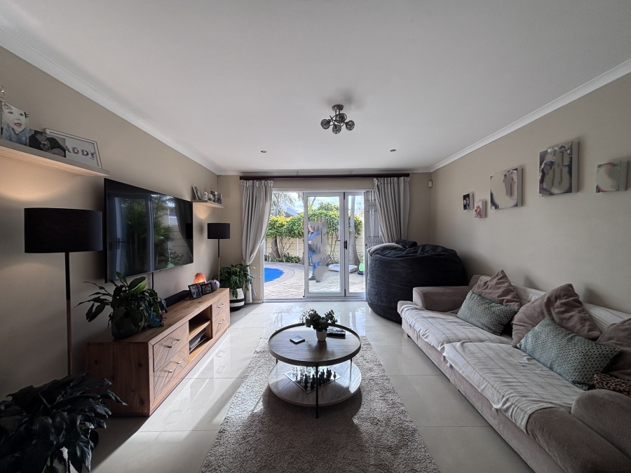 To Let 3 Bedroom Property for Rent in Sunningdale Western Cape